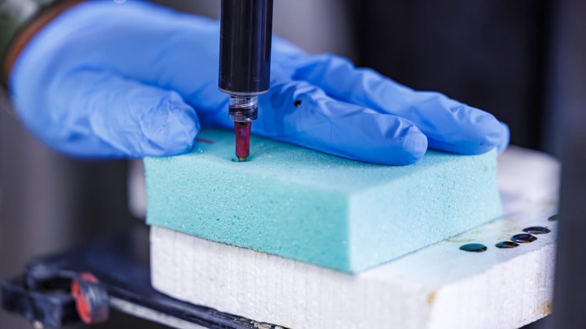 3D tisk promění pěnu v materiál pohlcující nárazy 10x účinněji