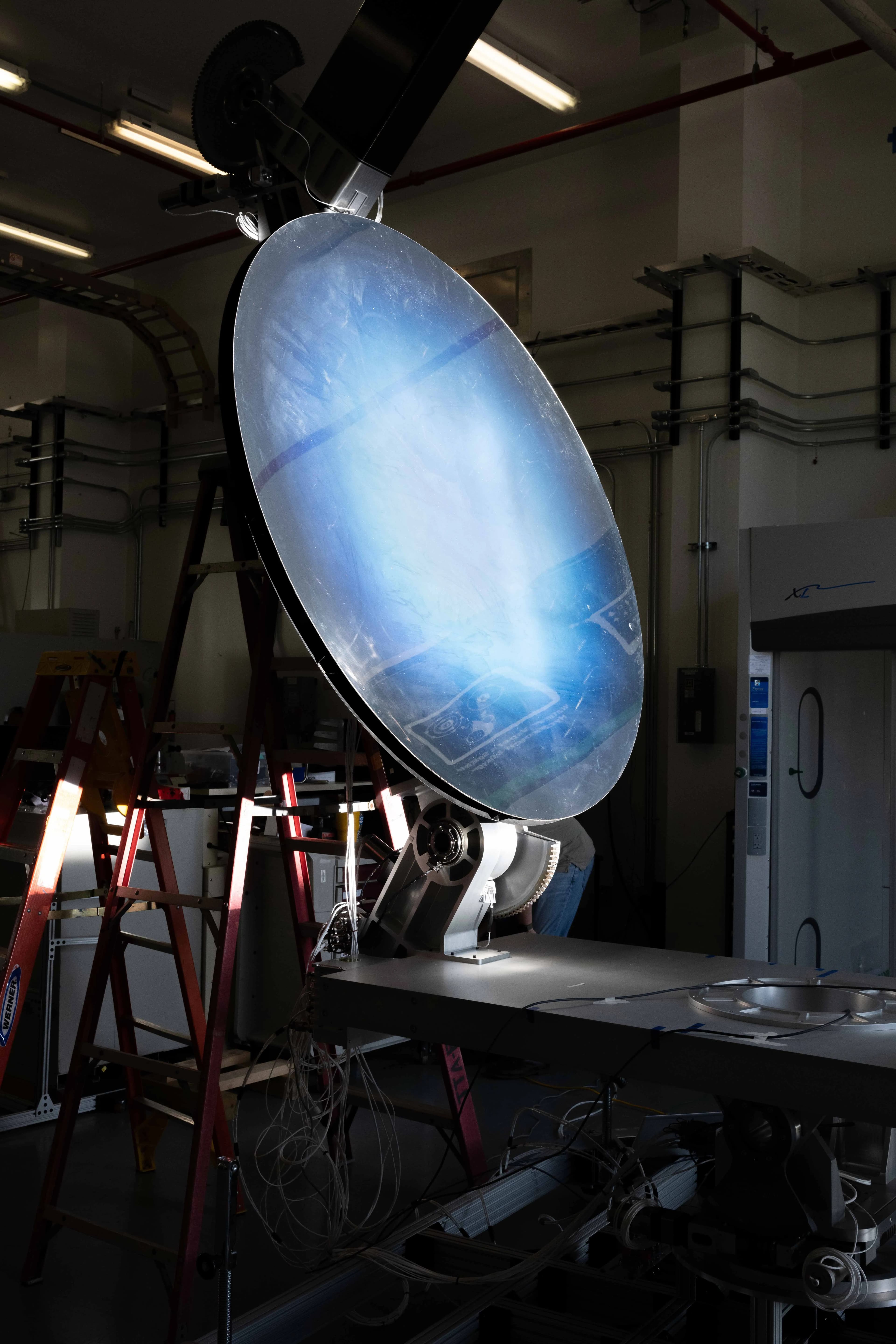 NASA potvrdila: Sluneční energie dokáže získat kyslík z měsíční půdy