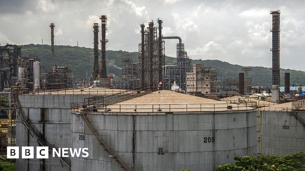 USA dočasně uvolnily sankce na prodej ruské ropy do Indie