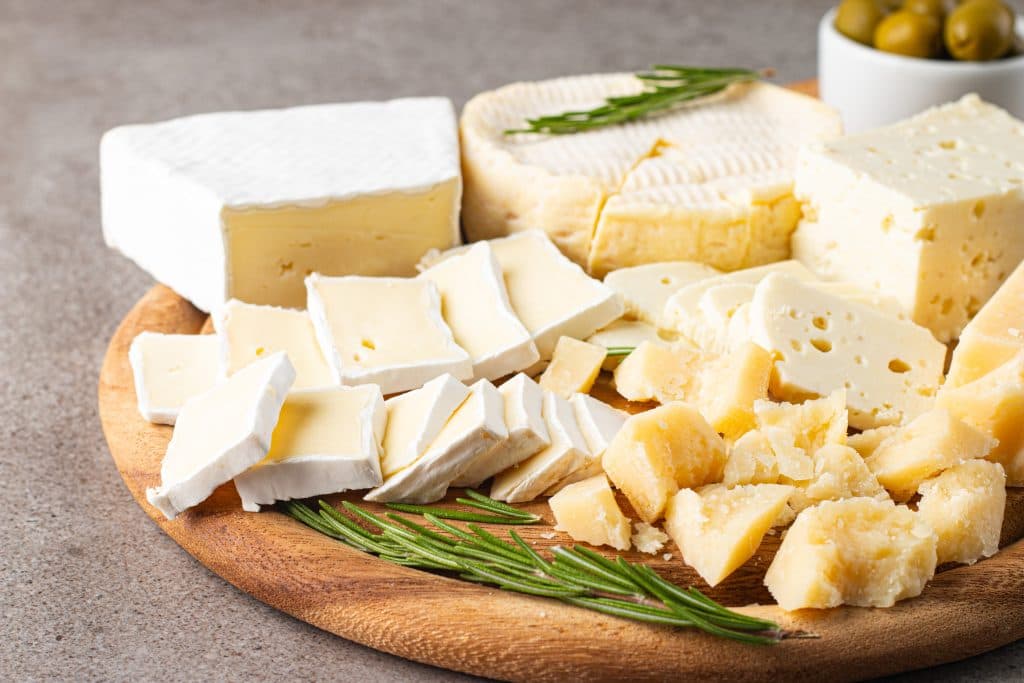 Tajemství zářivého úsměvu: 9 potravin, které přirozeně bojují proti zubnímu kazu