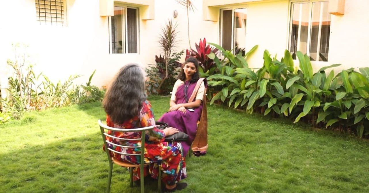 Odvaha místo ticha: Jak indická matka překonala společenské stigma a pomohla synovi najít cestu z úzkosti